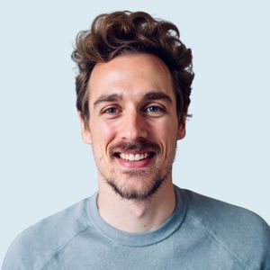 junger mann bei mental health initiative aktiv